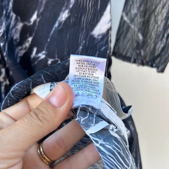 Komarov Black Marble Collared Long Sleeve Charmeuse Crinkle Mini Dress Small - Picture 9 of 10